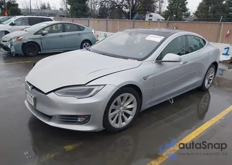 2016 Tesla Model S z USA, uszkodzony, nr VIN 5YJSA1E11GF148456